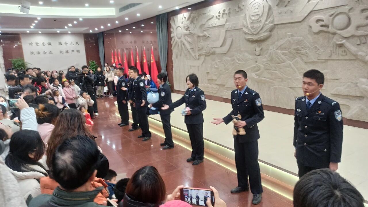 “忠诚铸魂”沉浸式展演